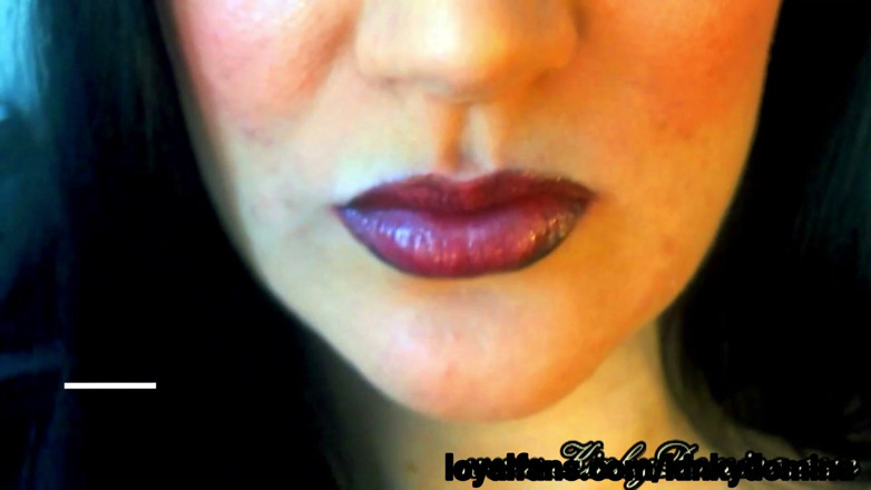 KinkyDomina: Black Lipliner es tan sexy