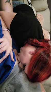 Trans succhia il cazzo di papà e viene sborrata dentro anale senza protezioni usando la bacchetta magica