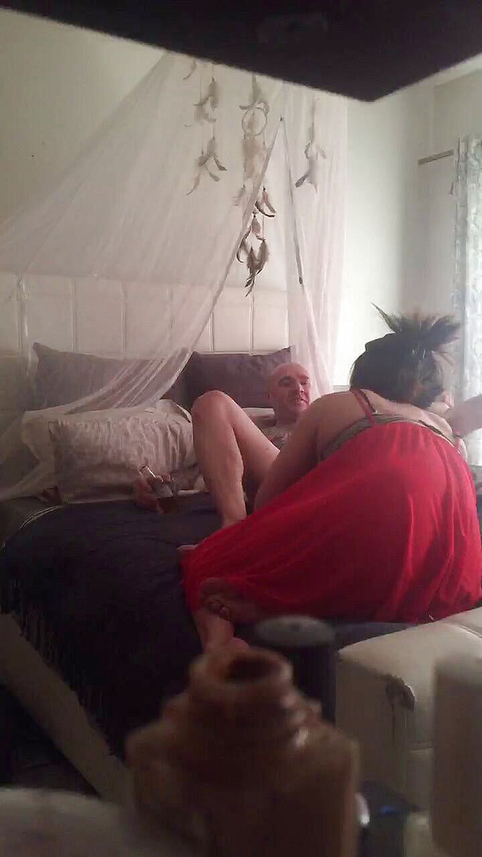 Gigi De La Cruz: Часть 2: шмель трахает еще одного мужика str8