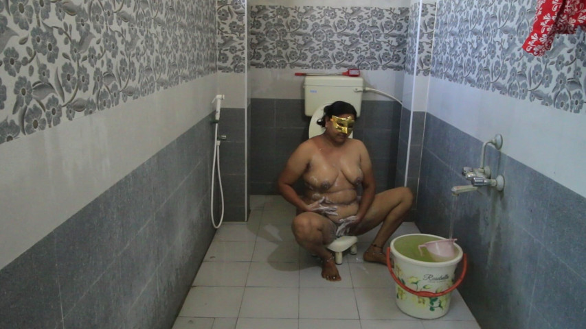 Horny Big Boobs Desi Aunty Taking Shower (Desi Homemade Videos)
