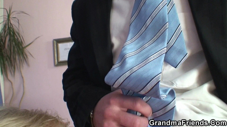 Grandma Friends: Hjälpt av krympningen