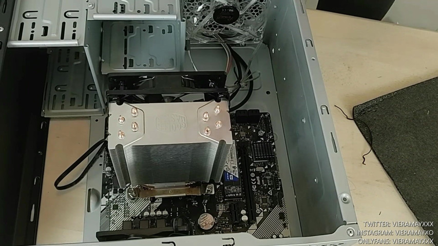 Hot Nerd Builds Her First Pc Topless (VieraMayXXX)