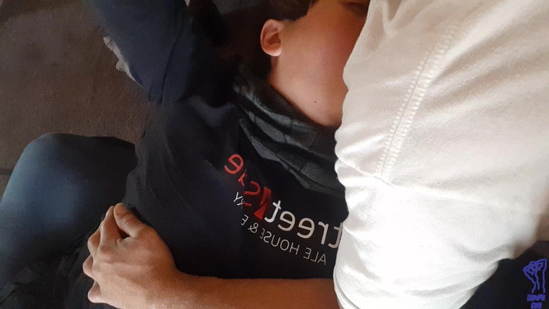 Lymph Guy: Ssanie moich ojczymów cycków przez wakacje