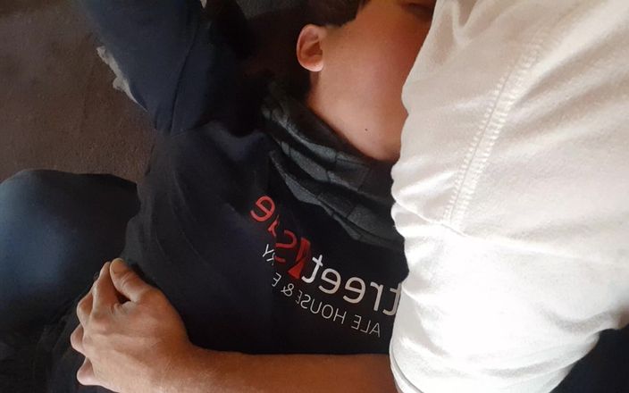 Lymph Guy: Смокчу цицьки мого вітчима на святі