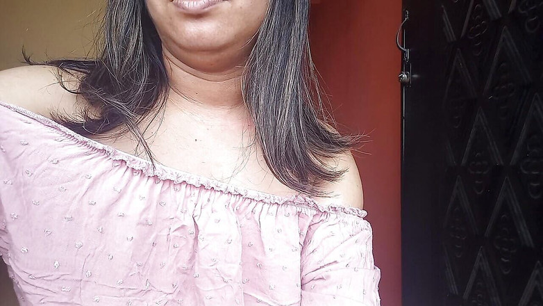 PATY PATY: 邻居！！她在房子外面偷窥，让邻居看到她湿润的阴户非常热辣，她自慰