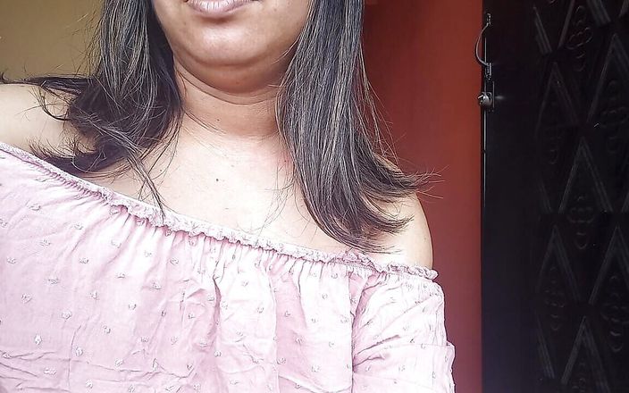 PATY PATY: पड़ोसी!! वह घर के बाहर झांकती है ताकि पड़ोसी उसकी रसदार चूत को बहुत हॉट देख सकें वह हस्तमैथुन करती है