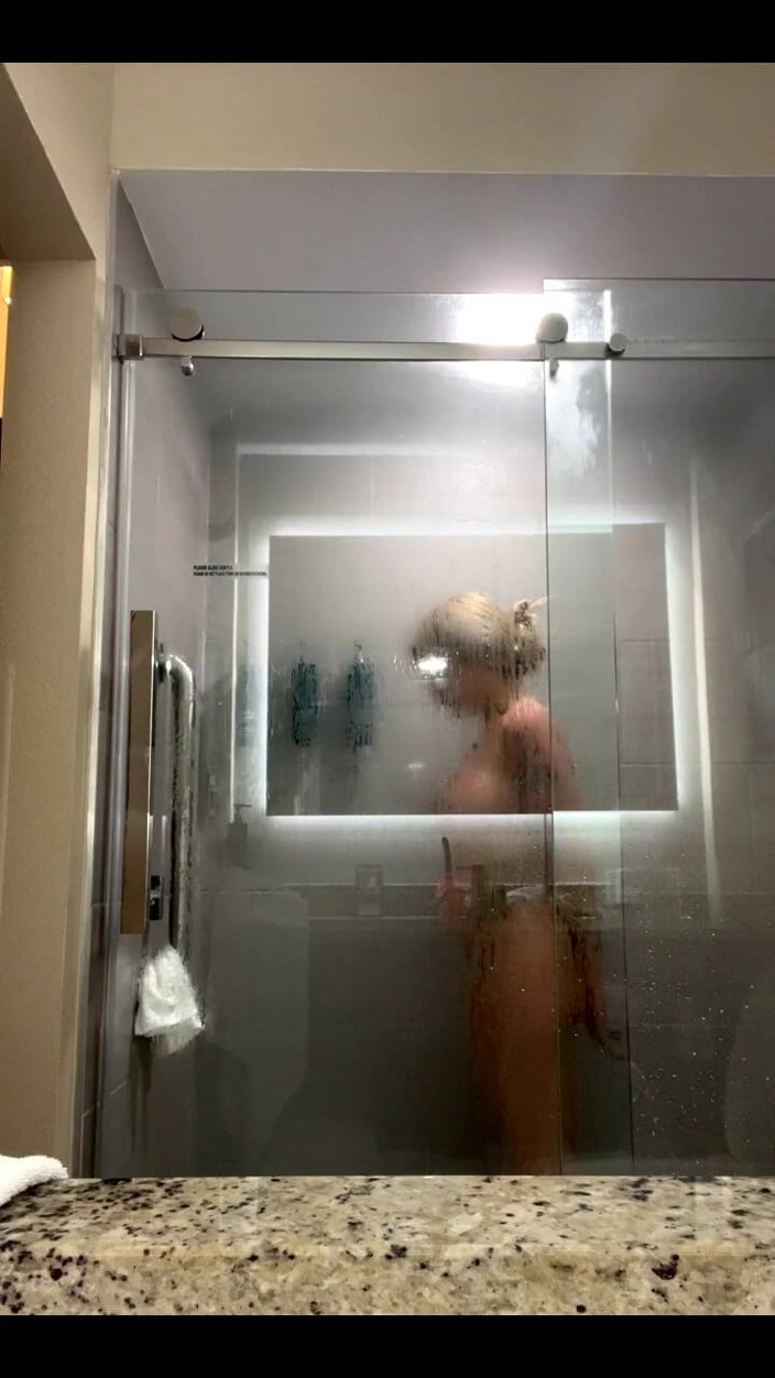 Stephanie Summers: Shower with Me