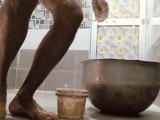 Bishu: Дезі чувак у ванній кімнаті душ насолоджується мастурбацією та дрочою дупою