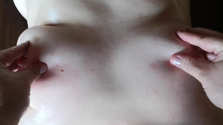Bouncy Tits Action: Hol dir massage auf meine titten