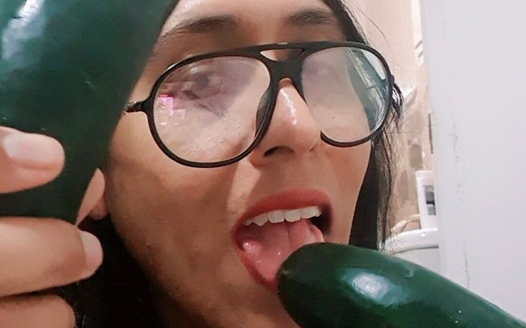 I Like Large Cucumbers (Vanelu studio)
