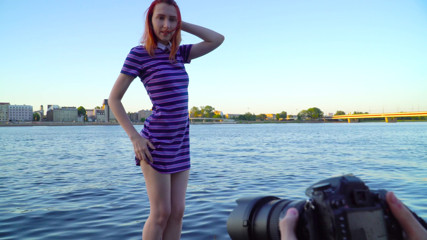 Elin Flame: Mrdka v oku! - kouřila fotografovo péro venku! - Elin Flame