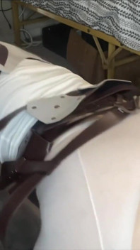 Trans děvka v Cosplay Cums z obrovské hračky