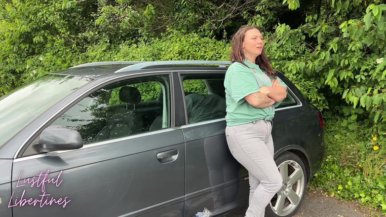 Lustful Libertines: Terdesak Tempat Letak Kereta Awam Kencing - Omorashi