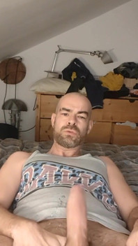 It was a rainy day and I decided to jerk off