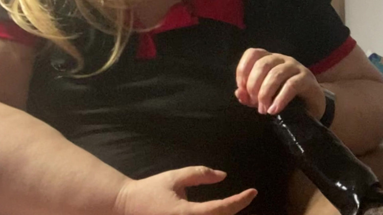 Daddykane: MILF blonde British menjadi liar dengan kote hitam besar. Naughty...