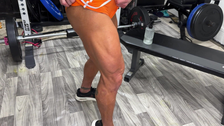 Kandylegsxxx: Muscle MILFs Cum Command JOI