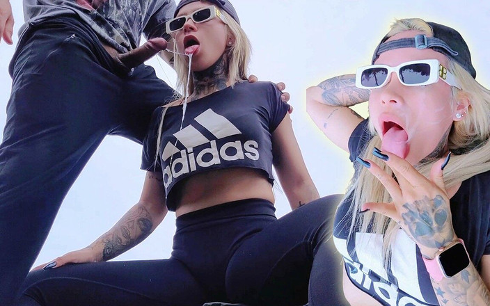 D3k69: Adik tiriku nyepong kontolku saat liburan di pantai!