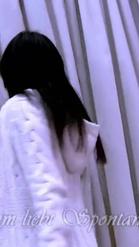 Gadis rockstar panas meluncur di kontol besar di memek susu mereka