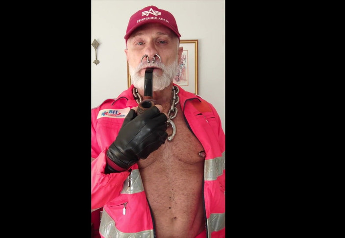 MusclesCigarsFFPig: Вітчим курить свою трубу в hi viz gear