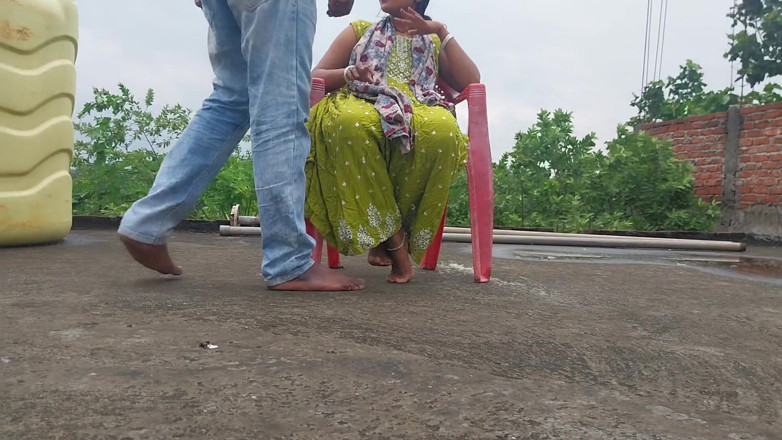 Pooja raniji: Desi Village Young Desi Girl Outside Sex - Girlfriend Coming Near...