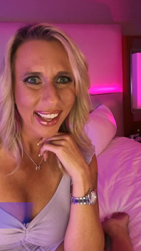 Napalona blondynka MILF pieprzy BBC