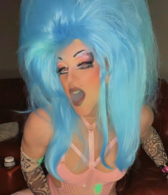 Shelly Robertss: Pocałowałem dziewczynę i podobało mi się