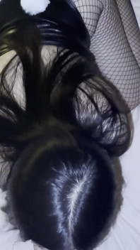 Bunny jala dalam pakaian jala menunggu dan merayu untuk creampie tempoh