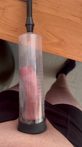 SoloEdgeMaster: Bombeando mi pene con una bomba de vacío y follé...