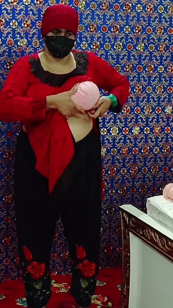 RajuIndianPorn: विशाल डिल्डो के साथ बड़े स्तनों वाली देसी भाभी का चरमसुख