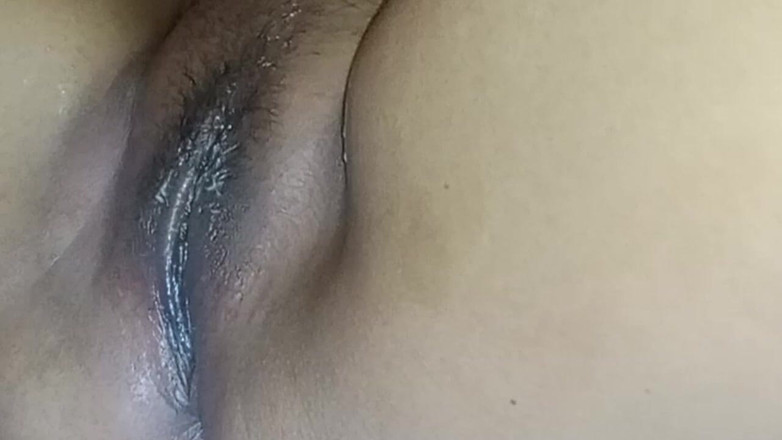 Babang endut: डिल्डो और कंडोम का उपयोग करके फुहार छोड़ने वाली milf(चोदने लायक मम्मी) की चूत की चुदाई अचानक बंद हो गया क्योंकि किसी ने दरवाजा खटखटाया