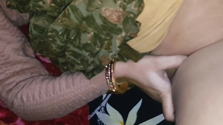 Village studio: Video seks closeup yang keras dalam bahasa india