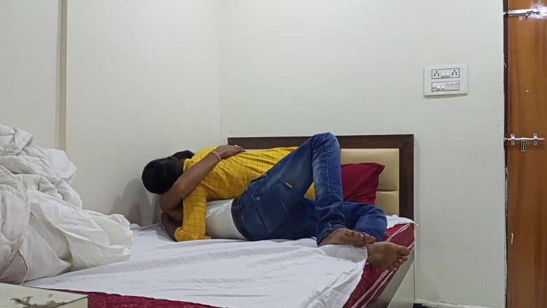 Tamil Couple Porn Videos: Ragazza indiana del villaggio che fa sesso con il suo...