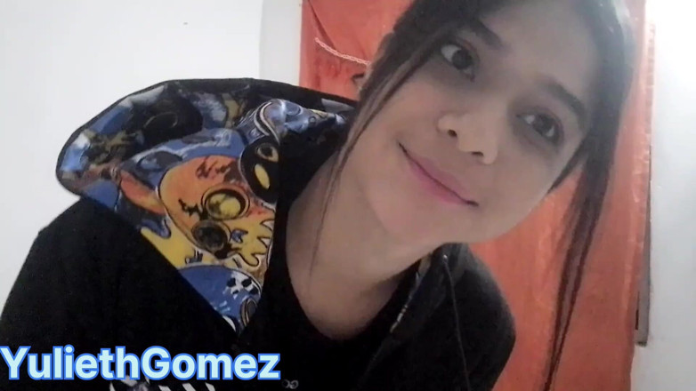 Yulieth Gomez: Colombiana si spoglia nuda, le sue grandi tette e il...