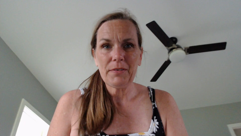 KimitheMilfMommy: セクシーな熟女と自然なDd'sであなたの顔