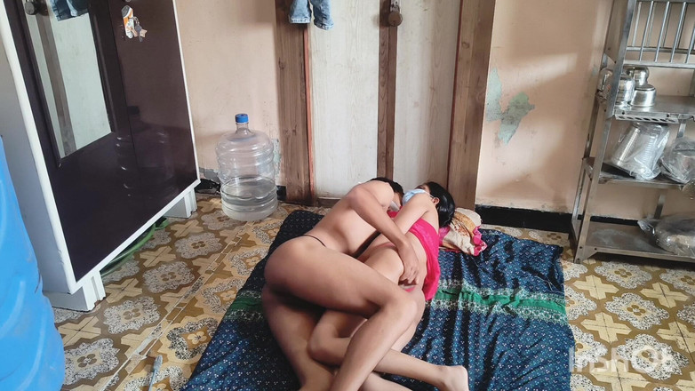 Desishycouple: Desi yenge shivani pembe bikinili seks. Tam video.