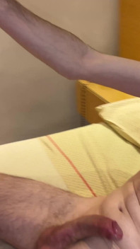 Își înșală iubitul cu cei 25 cm ai colegei de muncă