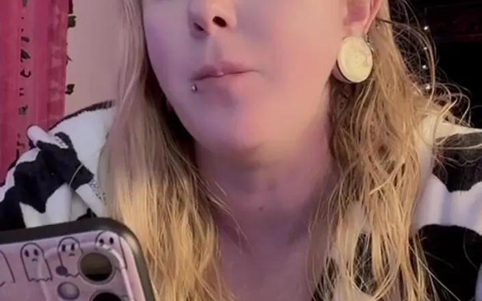 Kisicaxx: Small Penis Humiliation Dick Rate Session