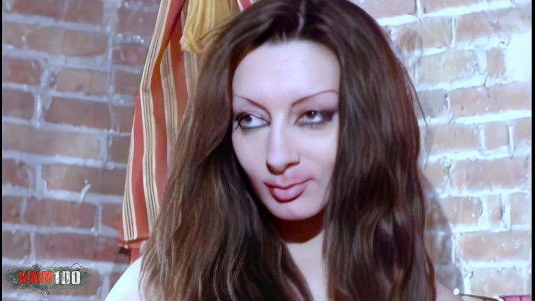 MMM100: Angelina: geile Arabische brunette Angelina stript