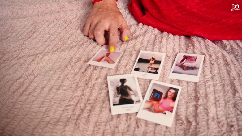 Medi Voi: ストッキングの中の私の臭い足の匂いを嗅いでください