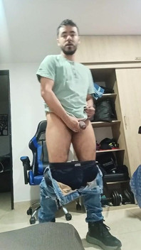 Dick z spodni i oddawanie moczu w pracy