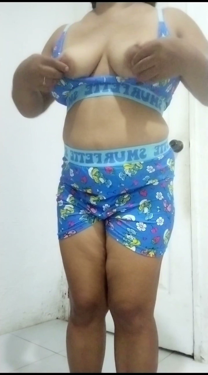 Creamyjoy: Sexy filipínská MILFka, třesení, tření a šukání jejího velkého mrdajícího zadku...