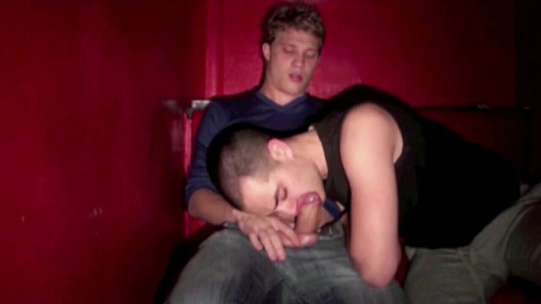 Gaybareback: Adam wird von Kameron Frost gefickt