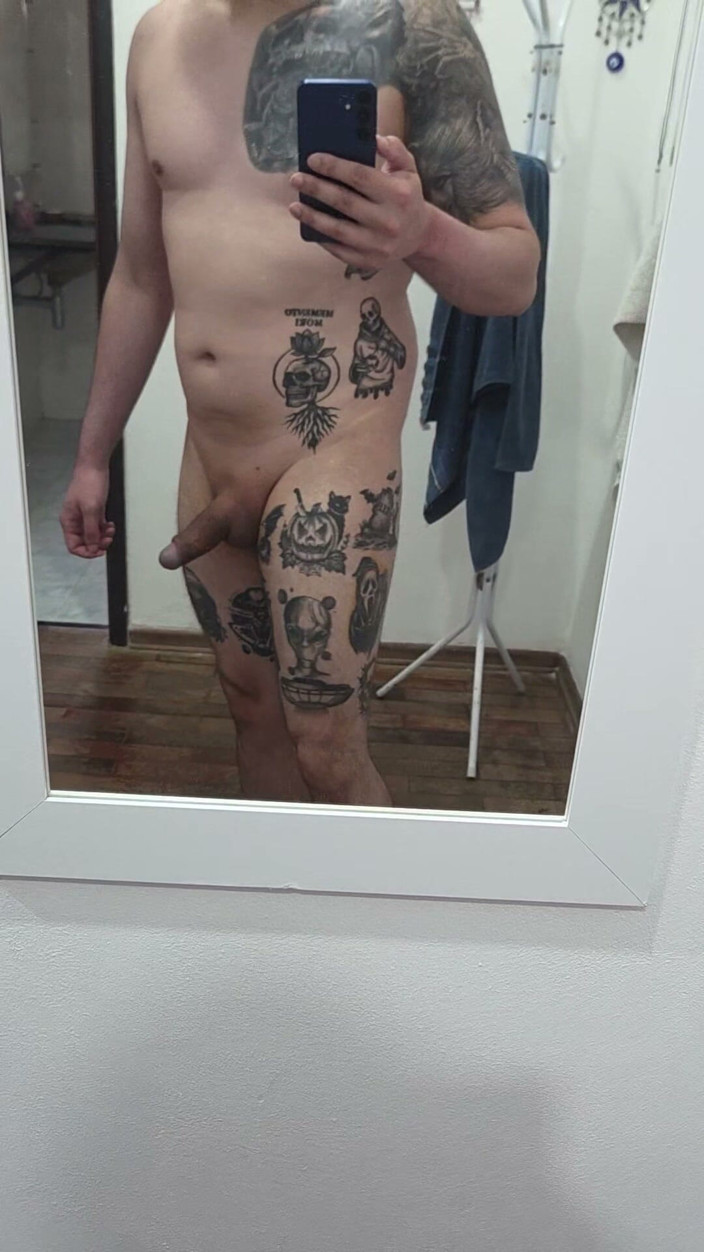 Lkdick8: 문신을 한 통통한 육덕 거유녀