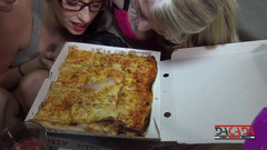 DaCada com: Sperma Pizza Party