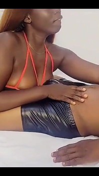 Чорношкіра повія ebonychoco підстрибує своєю величезною дупою на великому чорному члені