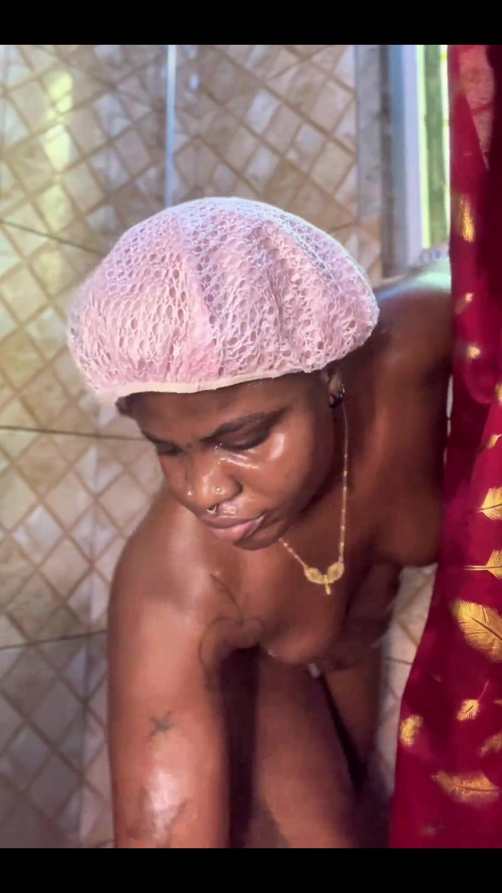 Anita wet pussy: A chuva dourada