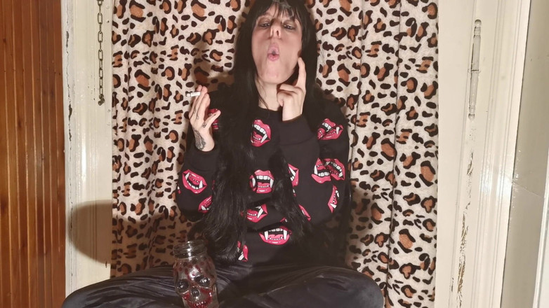 Beth Kinky: Smokint mistress behind the scenes