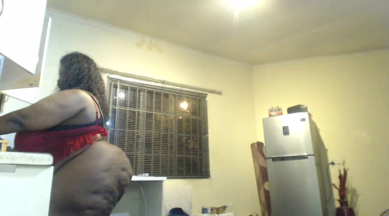 Legendary Booty Overdose: Lactante ssbbw frota helados en jugosas tetas