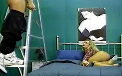 Cô ấy là một con đĩ tuyệt vời thích chơi với bạn gái của mình