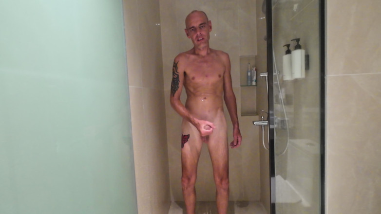 Big dick dadddy: Perv Na Mě, Když Se Sprchuji a Umývám Svého Velkého...